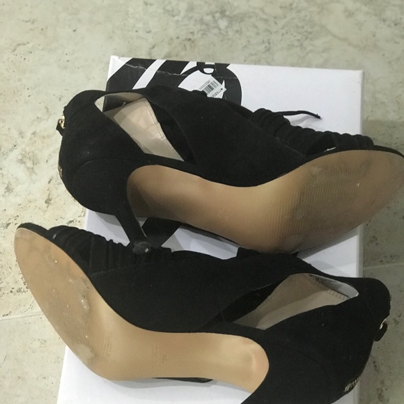 Woman’s Nine West heels - Picture 4 of 8